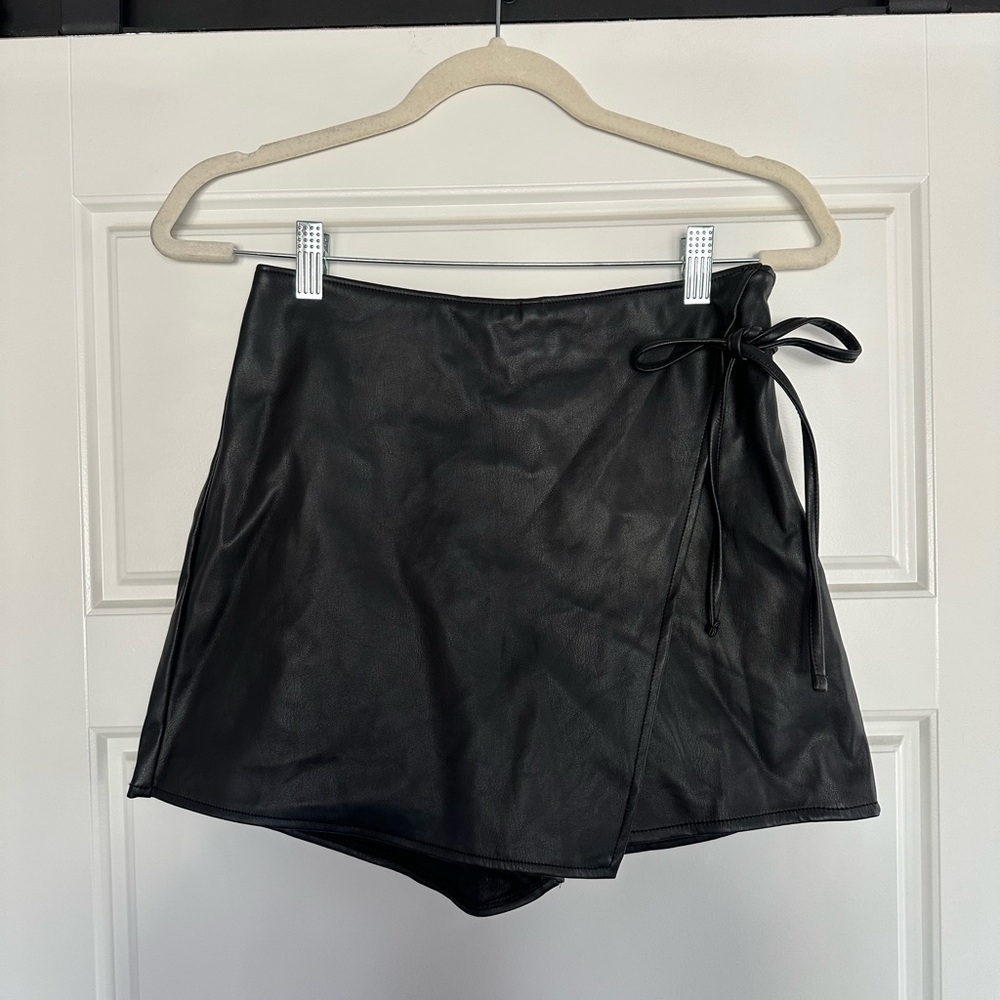 Abercrombie & Fitch Black Mini Skort